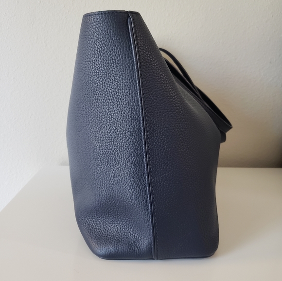 ❗SOLD❗💋Tory Burch Navy Leather Perry Tote - Picture 5 of 14